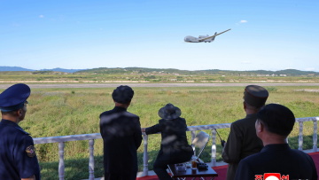 Ο Κιμ Γιονγκ Ουν παρακολούθησε δοκιμές drones εφόρμησης και αξίωσε «ταχεία ανάπτυξη των τεχνολογιών AI»