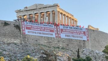Το ΚΚΕ κρέμασε πανό στην Ακρόπολη: «Να σταματήσει η γενοκτονία στη Γάζα»
