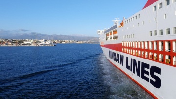Η ανακοίνωση της Minoan Lines για το πλοίο που δεν έδεσε στη Μήλο λόγω καιρού