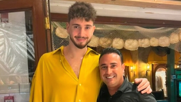 Διασκέδασε σε ελληνικό εστιατόριο στο Μαρμάρι ο Σενγκούν - Ο Έλληνας ιδιοκτήτης του έσπασε πιάτο στο κεφάλι