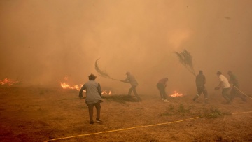 Σε 14 αυξήθηκαν οι νεκροί από τη φονική πυρκαγιά στην Ανδαλουσία, υπέκυψε μια ακόμη εγκαυματίας, βίντεο 
