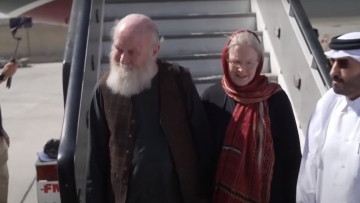 Αίσιο τέλος για το ζευγάρι Βρετανών που κρατούνταν από τους Ταλιμπάν - Αφέθηκαν ελεύθεροι μετά από 8 μήνες, δείτε βίντεο
