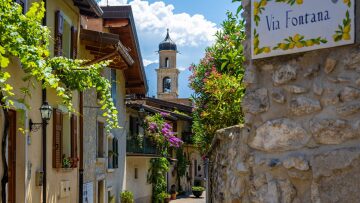 Ταξίδι στη Λίμνη Γκάρντα: Γραφικά χωριά, μεσαιωνικά κάστρα και μαγευτικά τοπία

