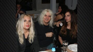 Αννίτα Πάνια για Νίκο Καρβέλα και Άννα Βίσση: Είμαστε πολύ αγαπημένοι, πόσο περίεργο μπορεί να φαίνεται αυτό;