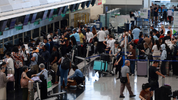 Ο υπερ-τυφώνας Ραγκάσα πλησιάζει στο Χονγκ Κονγκ: Εκκενώσεις, άδειοι δρόμοι και κλειστά καταστήματα παντού