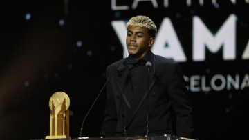 «Κάτι πολύ παράξενο έχει συμβεί εδώ» - Ο πατέρας του Λαμίν Γιαμάλ διαμαρτύρεται που δεν πήρε τη Χρυσή Μπάλα