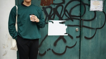 Performative male: Ο τύπος άντρα που βλέπουμε συνέχεια μπροστά μας τον τελευταίο καιρό και τι πρέπει να προσέξουμε