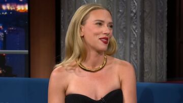 Σκάρλετ Γιόχανσον: Η εντυπωσιακή εμφάνιση με στενό μαύρο φόρεμα