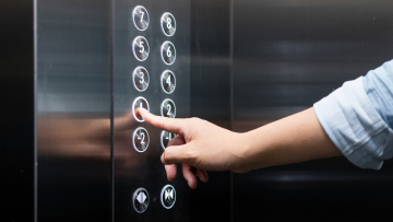 Ποιος πληρώνει τον λογαριασμό της απογραφής για τα ασανσέρ - Καβγάδες διαχειριστών, ιδιοκτητών και ενοικιαστών στις πολυκατοικίες