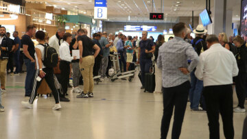 Οι καθυστερήσεις στο «Ελ. Βενιζέλος» και τα αιτήματα των ελεγκτών εναέριας κυκλοφορίας - Παίρνουν ακόμη και πάνω από €120.000 ετησίως, λέει ο Δήμας