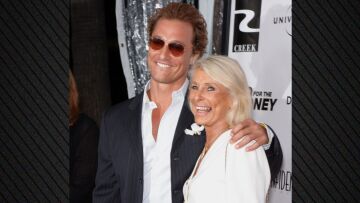 Ο Μάθιου ΜακΚόναχι για μια δεκαετία δεν μιλούσε με τη μητέρα του γιατί διέρρεε πληροφορίες για εκείνον στον Τύπο