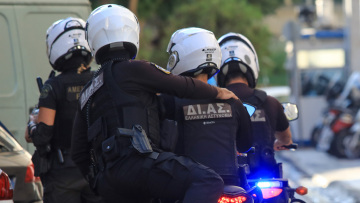 Επιχείρηση της ΕΛΑΣ για κύκλωμα  με παράνομες  επιστροφές ΦΠΑ άνω των 5 εκατ. ευρώ  - 17 συλλήψεις, κατασχέθηκε μισό εκατομμύριο σε μετρητά