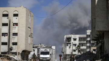 Ισραηλινά άρματα μάχης προωθούνται βαθύτερα στη Γάζα - Πολλοί τραυματίες παραμένουν παγιδευμένοι, λένε οργανώσεις