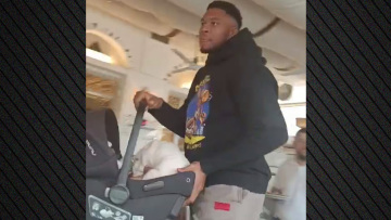 Βίντεο: Ο Γιάννης Αντετοκούνμπο με την οικογένειά του σε ταβέρνα της Πεντέλης