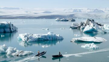 Ισλανδία: Πλεύσαμε με φουσκωτά σκάφη στην παγετωνική λίμνη Jökulsárlón
