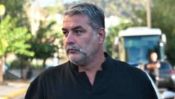 «Άφησα σημείωμα με το τηλέφωνό μου» κατέθεσε ο Μπισμπίκης για το τροχαίο στη Φιλοθέη