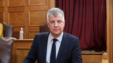 Πρώην πρόεδρος του ΟΠΕΚΕΠΕ στην εξεταστική: Κακώς διαπομπεύτηκε η 73χρονη με τα €800.000, ορθώς της καταβλήθηκαν