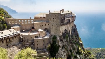 Ρώσος μοναχός ζούσε παράνομα στο Άγιον Όρος επί τρία χρόνια - Συνελήφθη στο αεροδρόμιο «Μακεδονία»