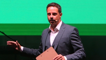 Δημήτρης Μακαλιάς: Κάθε φορά που δίνω συνέντευξη, μετράω τις λέξεις μου, έχω κουραστεί πολύ να προσέχω