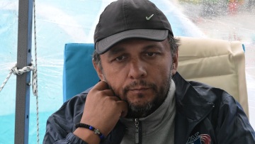 Σε ετοιμότητα το ΕΚΑΒ για τον απεργό πείνας Πάνο Ρούτσι: Διασώστες παρακολουθούν την κατάστασή του, αλλά αρνείται να υποβληθεί σε εργαστηριακές εξετάσεις