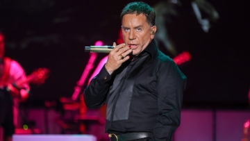 Επέστρεψε στη σκηνή ο Μαζωνάκης μετά την περιπέτεια με το Δρομοκαΐτειο - Η παράσταση με τον Δεληβοριά έγινε sold out σε τρεις ώρες