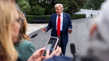 Ο Τραμπ προειδοποιεί για τις οδυνηρές συνέπειες της δημοσιονομικής παράλυσης στις ΗΠΑ: «Θα γίνουν απολύσεις» 