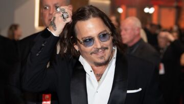 Ο Τζόνι Ντεπ εμφανίστηκε στην Εβδομάδα Μόδας στο Παρίσι μετά από 30 χρόνια - Δείτε βίντεο