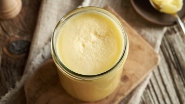 Μυζηθροβούτυρο: το σπάνιο βούτυρο της Λέσβου που φτιάχνεται από μυζήθρα