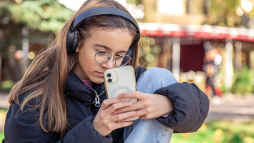 Το TikTok προβάλλει πορνογραφικό περιεχόμενο σε μικρά παιδιά, σύμφωνα με νέα έρευνα