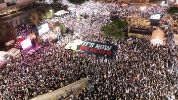 «Ή τώρα ή ποτέ»: Με φωτογραφία από διαδήλωση στο Ισραήλ για την επιστροφή των ομήρων, ο Τραμπ στέλνει μήνυμα για συμφωνία σε Νετανιάχου και Χαμάς