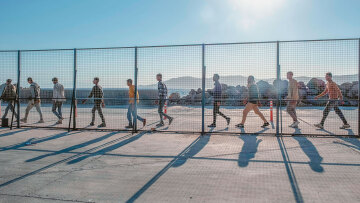 «Μαχαίρι» στα επιδόματα στο μεταναστευτικό φέρνει ο Πλεύρης - Μειώσεις σε σίτιση, στέγαση και βοηθήματα
