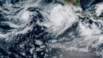 Τα δυτικά παράλια του Μεξικού απειλούνται από κυκλώνα 