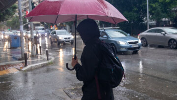 Έκτακτο δελτίο καιρού από την ΕΜΥ: Έρχεται τετραήμερο με δυνατές καταιγίδες και βροχές διαρκείας - Οι περιοχές που θα χτυπήσει η κακοκαιρία