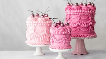 Τι εννοείς 5 μέτρα τούρτα; - 10 τούρτες που θα τρώμε στους γάμους το 2026