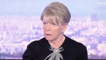 Θα αγοράσω τη γόβα Τσίπρα αν πάμε για shopping μαζί με τον Φάμελλο, λέει η Ακρίτα