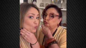 Η Ιωάννα Ασημακοπούλου και η Μίρκα Παπακωνσταντίνου ποζάρουν στα γυρίσματα της σειράς «Το Σόι σου»