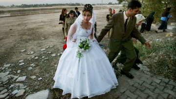 Ο γάμος ενός 13χρονου κοριτσιού με 29χρονο άντρα στο Ιράκ:  «Οι γονείς μου απείλησαν να με στραγγαλίσουν αν δεν παντρευόμουν»