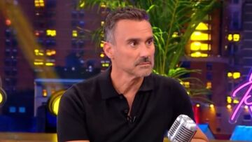 Γιώργος Καπουτζίδης: Ο σύντροφός του, η ζωή στην Αίγινα και η φωτογραφία από την κηδεία του Γεράσιμου Μιχελή