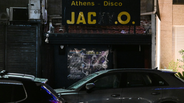 «Κάποιος άφησε μια σακούλα στην είσοδο και μετά από 3' ακούστηκε η έκρηξη», λέει ο ιδιοκτήτης της ντίσκο Jacky O
