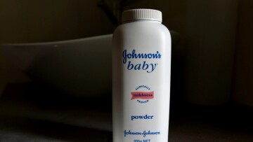 H Johnson & Johnson κλήθηκε να αποζημιώσει με $1,56 δισ. καρκινοπαθή στις ΗΠΑ για ταλκ με αμίαντο