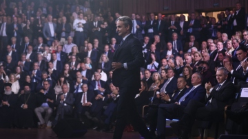 Το παρασκήνιο της εκδήλωσης στο Ωδείο: Το μήνυμα Μητσοτάκη και τα πηγαδάκια για την απουσία Σαμαρά 