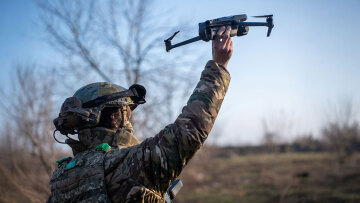 Financial Times: Το ΝΑΤΟ εξετάζει ένοπλη απάντηση στον υβριδικό πόλεμο του Πούτιν - Οι προτάσεις που βρίσκονται στο τραπέζι