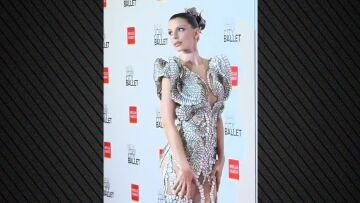 Τζούλια Φοξ: Η ιδιαίτερη εμφάνισή της στο Φθινοπωρινό Γκαλά Μόδας του Μπαλέτου της Νέας Υόρκης