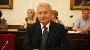 «Ο πατέρας μου ήταν χτυπημένος, σκεπασμένος με μπουφάν - Αυτή η εικόνα δεν ξεχνιέται, είναι μπροστά μου κάθε μέρα» κατέθεσε ο γιος του Σήφη Βαλυράκη