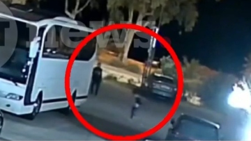 Βίντεο ντοκουμέντο από τη στιγμή της δολοφονίας της Γαρυφαλλιάς στην Πάτρα - Τη χτυπά και πέφτει αναίσθητη