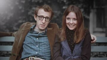 Ο Γούντι Άλεν θυμάται τη σχέση του με την Νταϊάν Κίτον: Η γνωριμία, οι διατροφικές διαταραχές και οι ταινίες που έγραφε μόνο για εκείνη