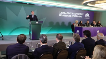 Ανησυχία στο ΠΑΣΟΚ για νέο αιφνιδιασμό από τον Τσίπρα - Ανακοινώνονται τα πρώτα βήματα προς το Συνέδριο