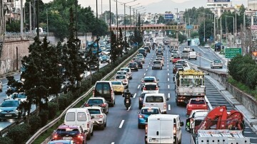 Αναρτήθηκαν τα τέλη κυκλοφορίας 2026: Δείτε πώς θα τα εκτυπώσετε με ή χωρίς κωδικούς TAXISnet
