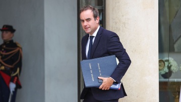 Ο Γάλλος πρωθυπουργός αποκλείει μειώσεις φόρων στα καύσιμα, εκτιμά ότι ο πόλεμος στη Μέση Ανατολή θα συνεχιστεί