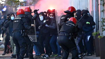 Επεισόδια στη Βιτόρια της Ισπανίας σε συγκέντρωση ακροδεξιών για τα 50 χρόνια από το θάνατο του Φράνκο - Δείτε βίντεο